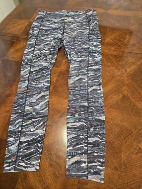 lululemon athletica Black Multi Wave Print Leggings (Size 10)
